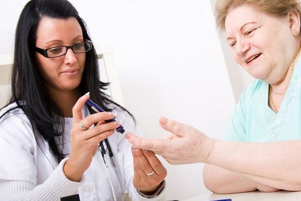 Orvoslátogatás és vércukorszint mérés a cukorbetegség diagnosztizálásához